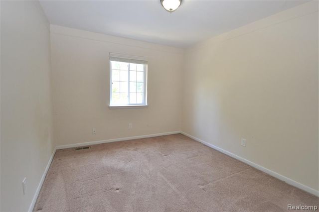 559 Fox Hills Drive, Bloomfield Hills, MI 48304