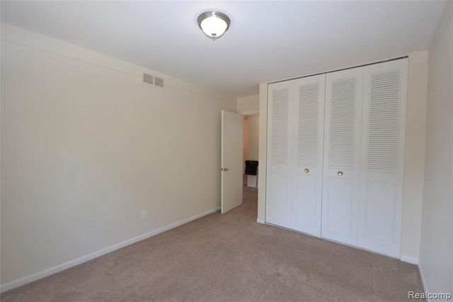 559 Fox Hills Drive, Bloomfield Hills, MI 48304