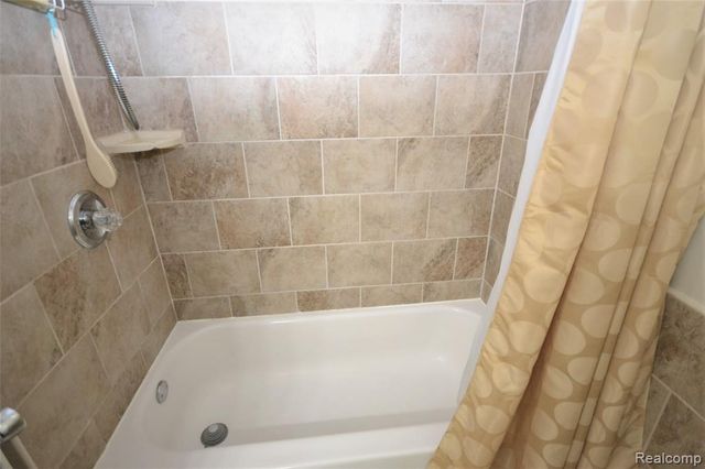 559 Fox Hills Drive, Bloomfield Hills, MI 48304