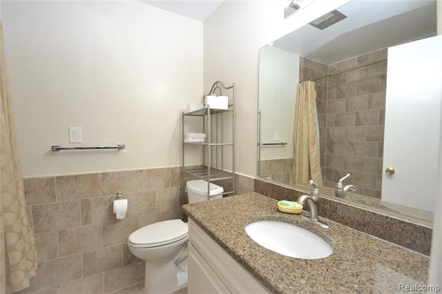 559 Fox Hills Drive, Bloomfield Hills, MI 48304