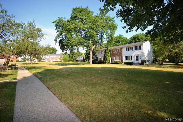 559 Fox Hills Drive, Bloomfield Hills, MI 48304