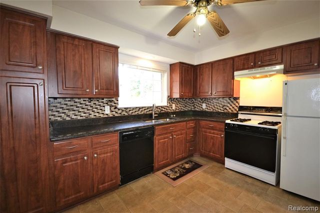559 Fox Hills Drive, Bloomfield Hills, MI 48304