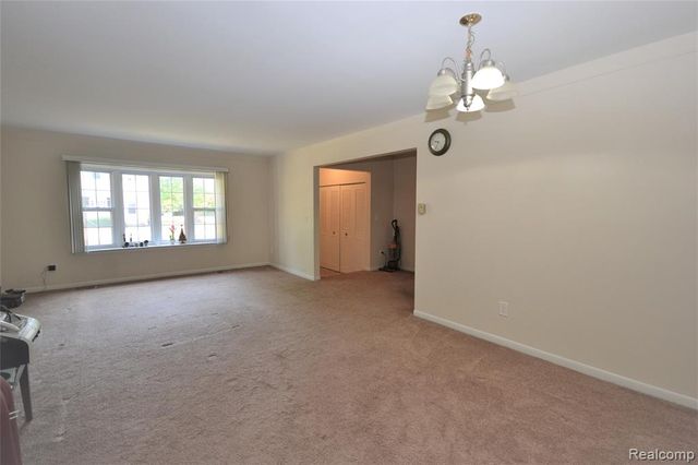 559 Fox Hills Drive, Bloomfield Hills, MI 48304