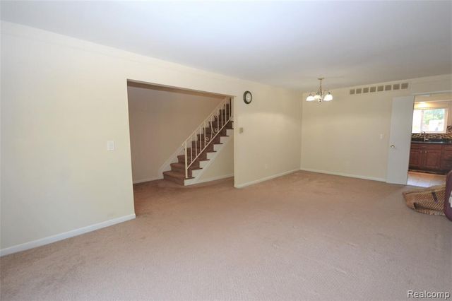 559 Fox Hills Drive, Bloomfield Hills, MI 48304