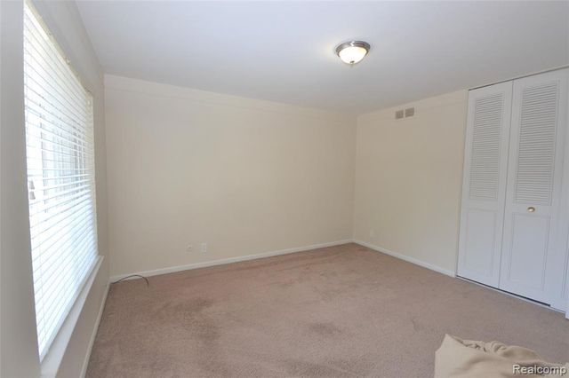 559 Fox Hills Drive, Bloomfield Hills, MI 48304