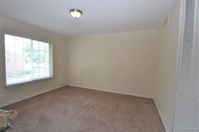 559 Fox Hills Drive, Bloomfield Hills, MI 48304