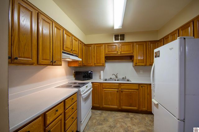 2400 Harrison 8 B7, Paducah, KY 42001