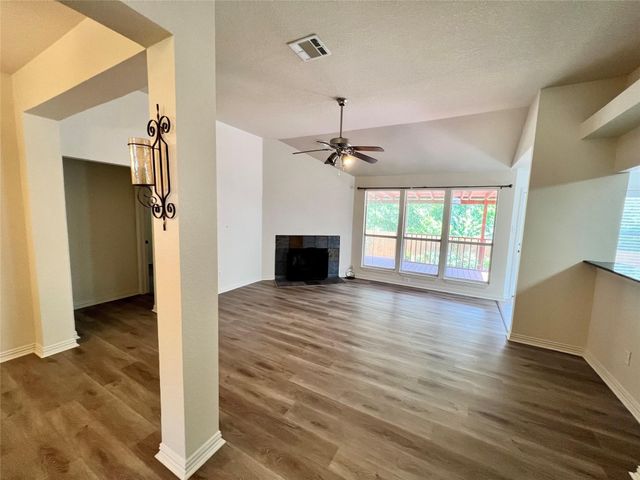 4324 Stone Hollow Way, Fort Worth, TX 76040