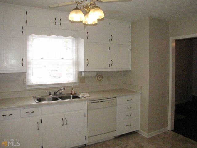 445 Williamsburg Way, Fayetteville, GA 30215