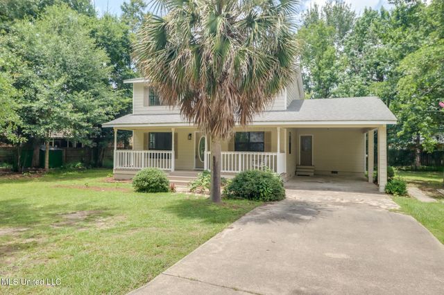 6910 Apuwai Place, Diamondhead, MS 39525