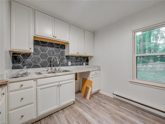 604 E Woodland DR, Yorktown, VA 23692