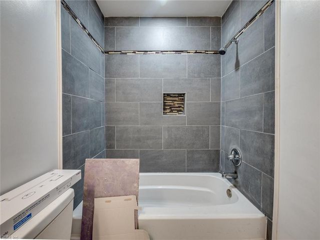 604 E Woodland DR, Yorktown, VA 23692