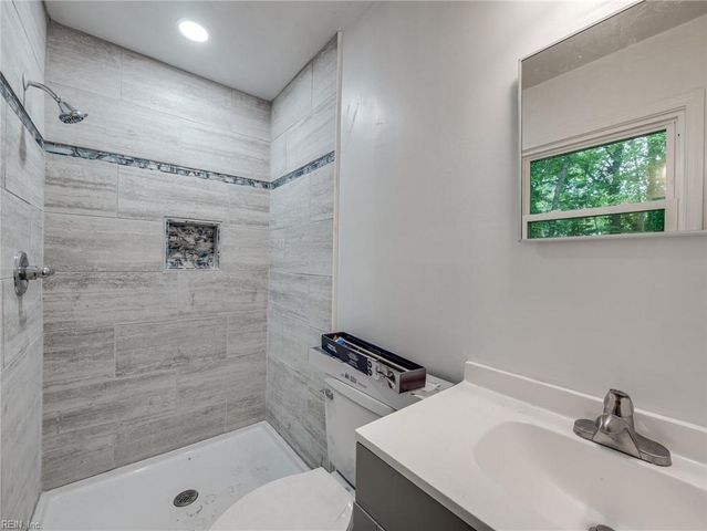 604 E Woodland DR, Yorktown, VA 23692