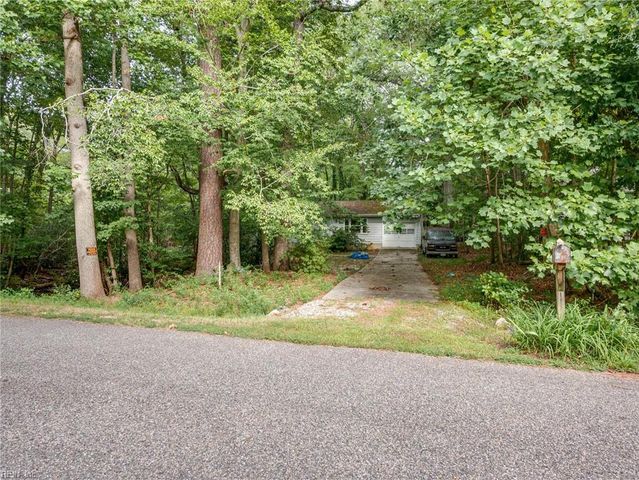 604 E Woodland DR, Yorktown, VA 23692