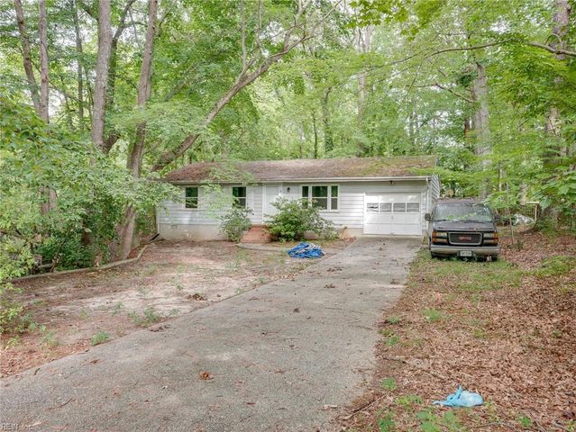 604 E Woodland DR, Yorktown, VA 23692