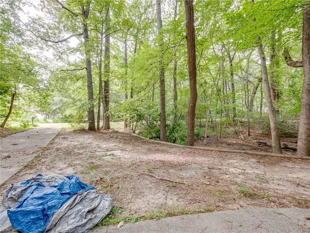 604 E Woodland DR, Yorktown, VA 23692