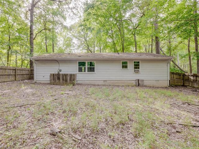 604 E Woodland DR, Yorktown, VA 23692