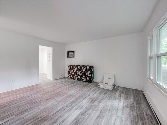 604 E Woodland DR, Yorktown, VA 23692