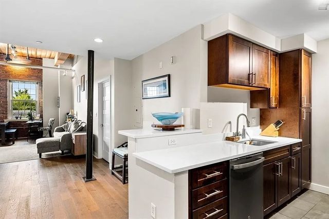 130 John St 459, Lowell, MA 01852