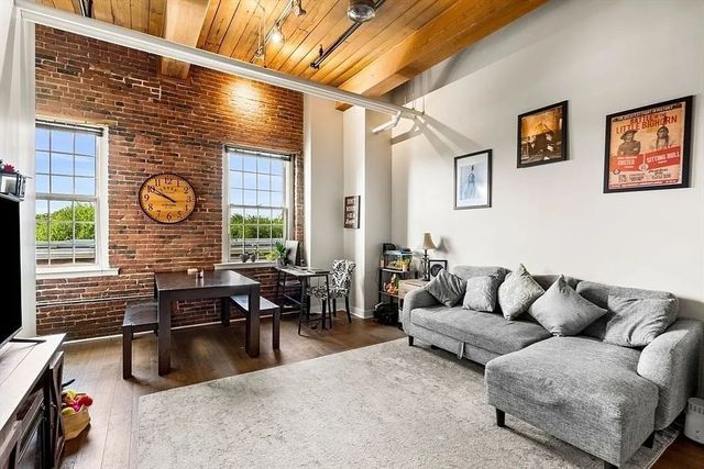 130 John St 459, Lowell, MA 01852
