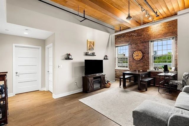 130 John St 459, Lowell, MA 01852