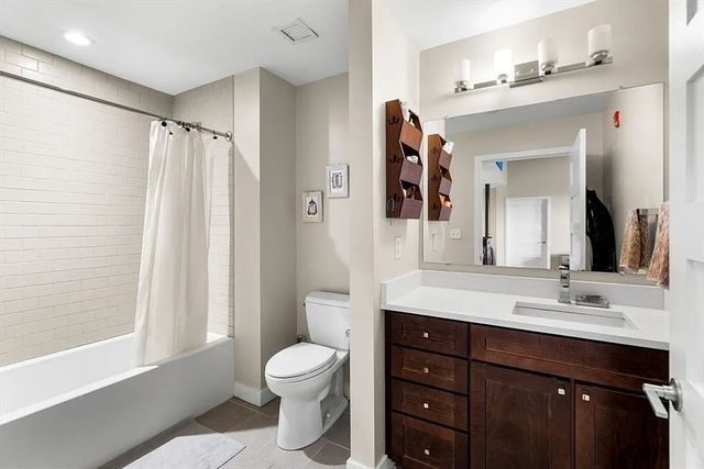 130 John St 459, Lowell, MA 01852