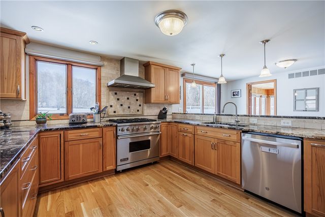 300 Salt Road, Webster, NY 14580