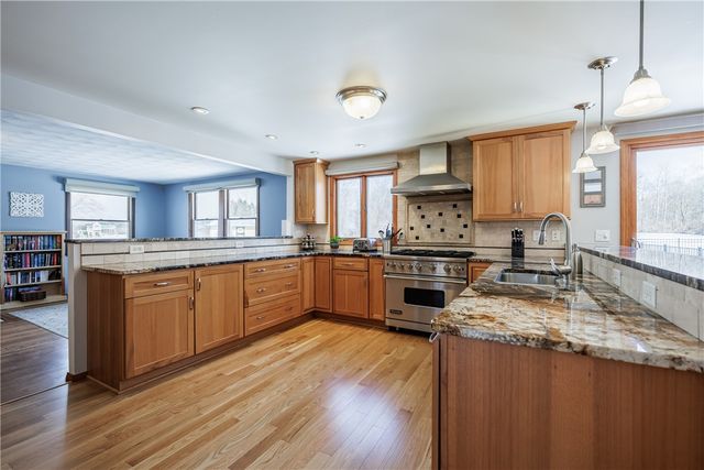 300 Salt Road, Webster, NY 14580