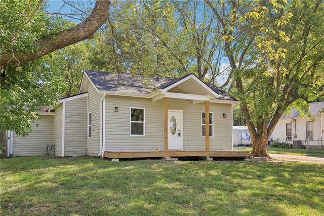 609 S Lexington Street, Holden, MO 64040