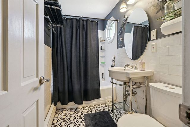 81 Glenwood St, Lynn, MA 01902