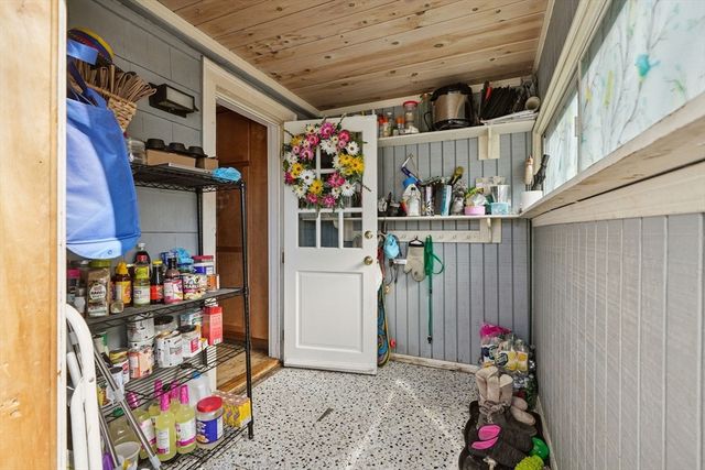 81 Glenwood St, Lynn, MA 01902