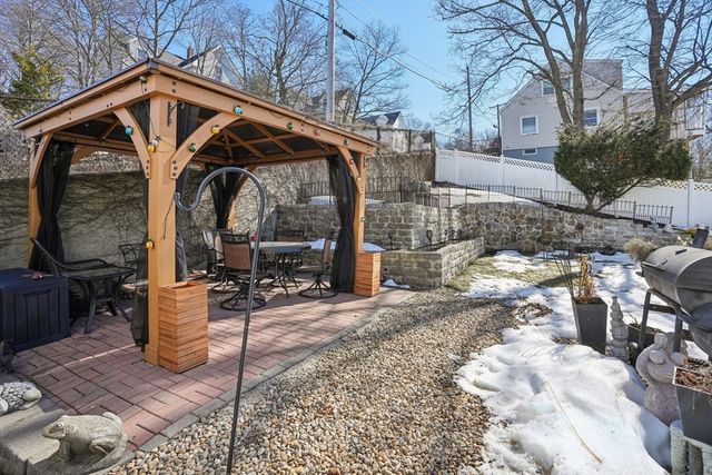 81 Glenwood St, Lynn, MA 01902