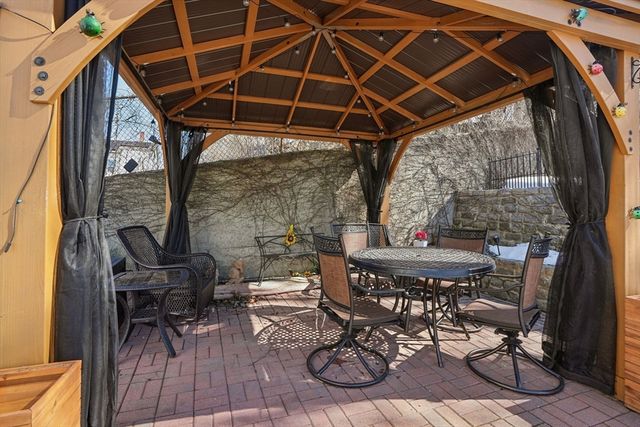 81 Glenwood St, Lynn, MA 01902