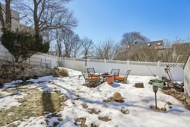 81 Glenwood St, Lynn, MA 01902