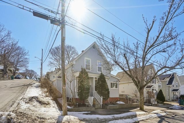 81 Glenwood St, Lynn, MA 01902