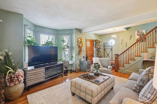 81 Glenwood St, Lynn, MA 01902