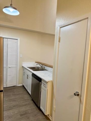 1406-B Summer Creek DR, Austin, TX 78704