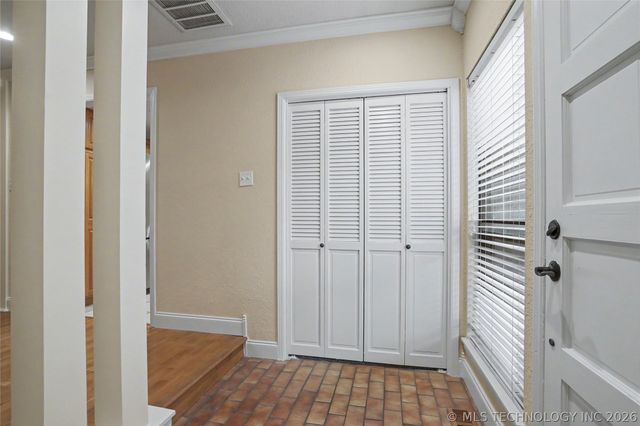 8483 S College Avenue 101, Tulsa, OK 74137
