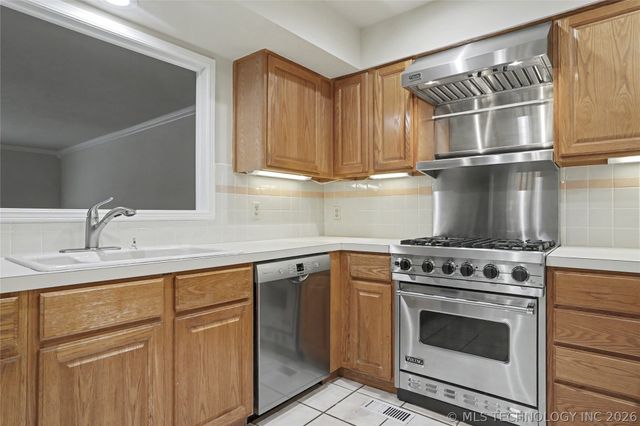 8483 S College Avenue 101, Tulsa, OK 74137