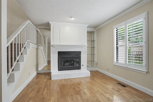 8483 S College Avenue 101, Tulsa, OK 74137