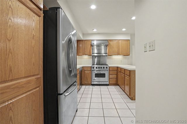 8483 S College Avenue 101, Tulsa, OK 74137