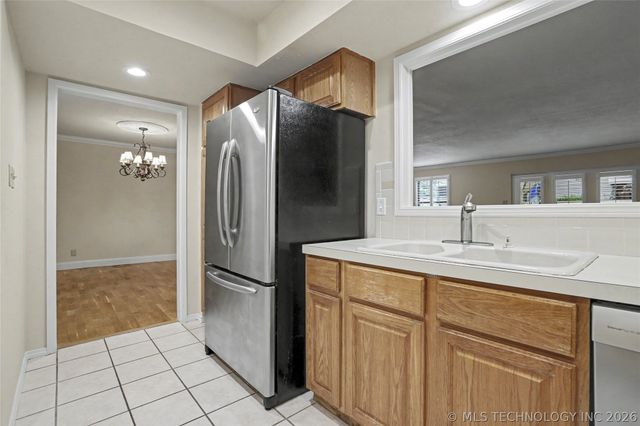 8483 S College Avenue 101, Tulsa, OK 74137
