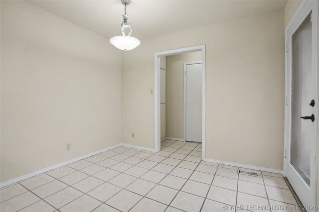 8483 S College Avenue 101, Tulsa, OK 74137