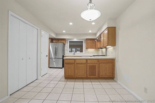 8483 S College Avenue 101, Tulsa, OK 74137