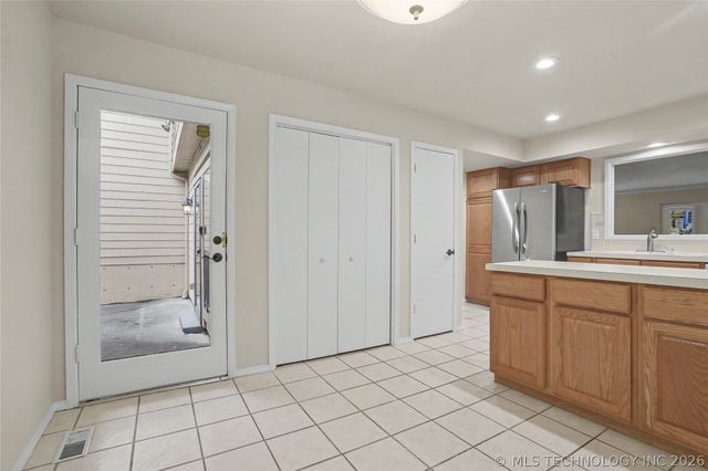 8483 S College Avenue 101, Tulsa, OK 74137
