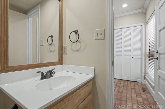 8483 S College Avenue 101, Tulsa, OK 74137