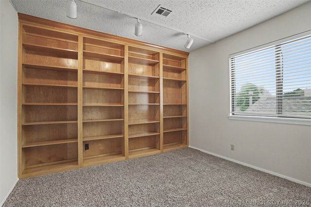 8483 S College Avenue 101, Tulsa, OK 74137