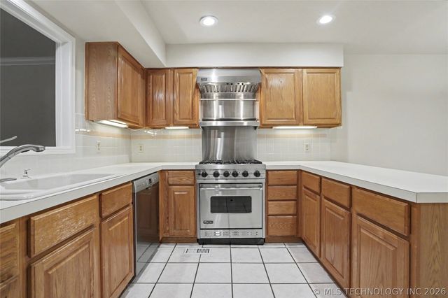 8483 S College Avenue 101, Tulsa, OK 74137