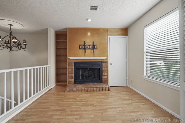 8483 S College Avenue 101, Tulsa, OK 74137