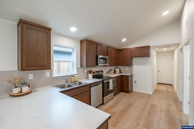 4740 SE Harrier St, Albany, OR 97322